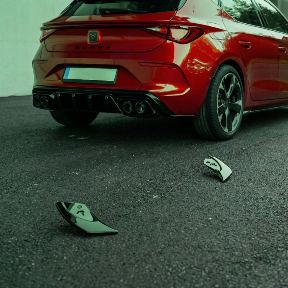 Apex Aero Design - Splitters Laterales Traseros (2 Piezas, Negro Brillo) – Mejora Estética para Cupra Leon Mk1 (2020-2024+)